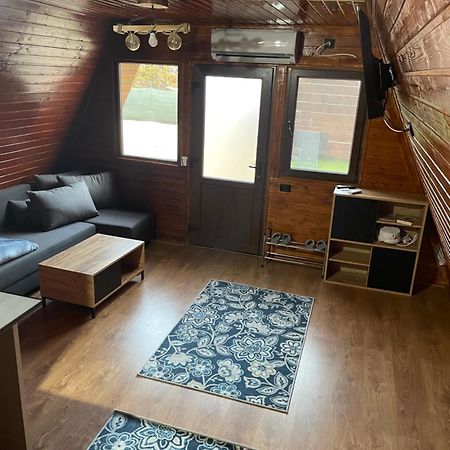 Cabana Tip A La 300 M De Castel Hunedoara Exteriör bild