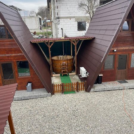 Cabana Tip A La 300 M De Castel Hunedoara Exteriör bild