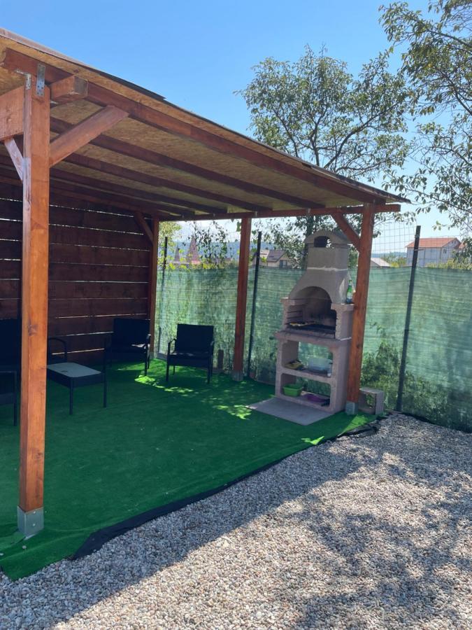 Cabana Tip A La 300 M De Castel Hunedoara Exteriör bild