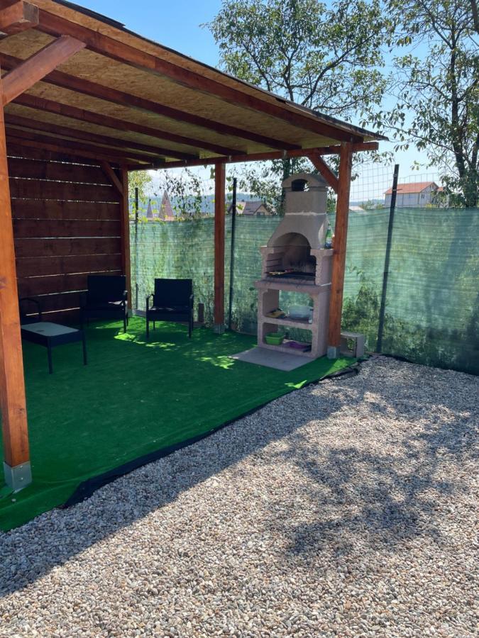 Cabana Tip A La 300 M De Castel Hunedoara Exteriör bild