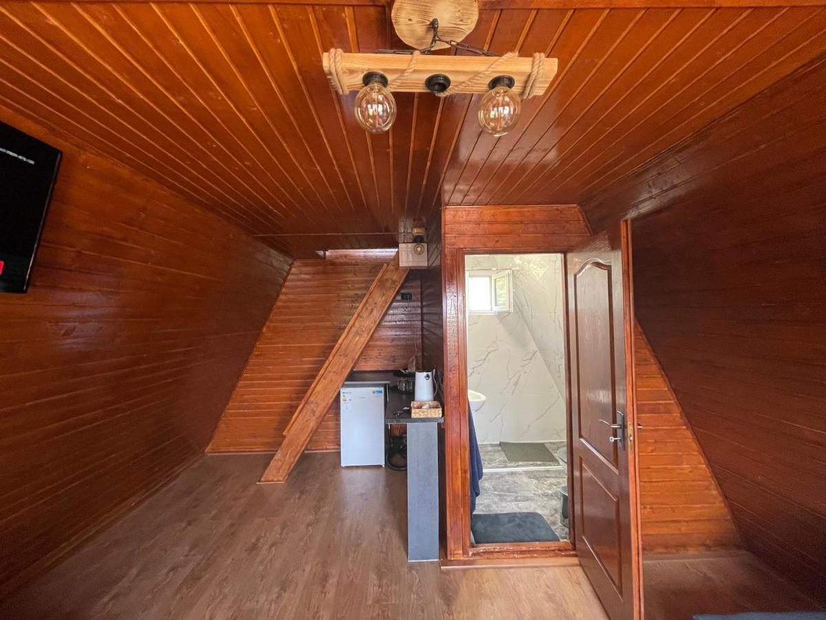 Cabana Tip A La 300 M De Castel Hunedoara Exteriör bild