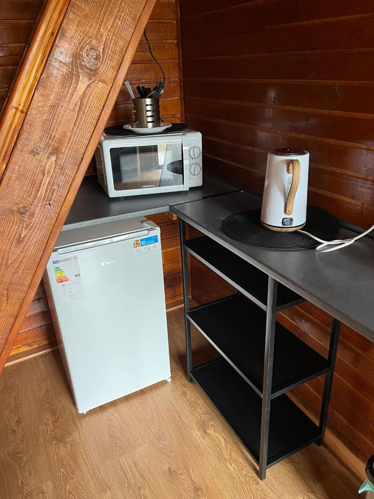 Cabana Tip A La 300 M De Castel Hunedoara Exteriör bild