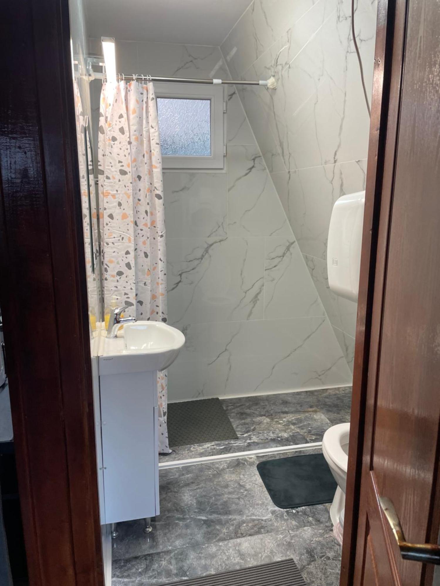 Cabana Tip A La 300 M De Castel Hunedoara Exteriör bild