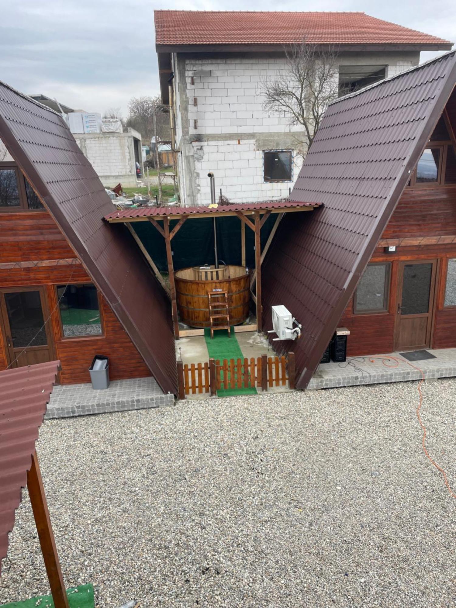Cabana Tip A La 300 M De Castel Hunedoara Exteriör bild